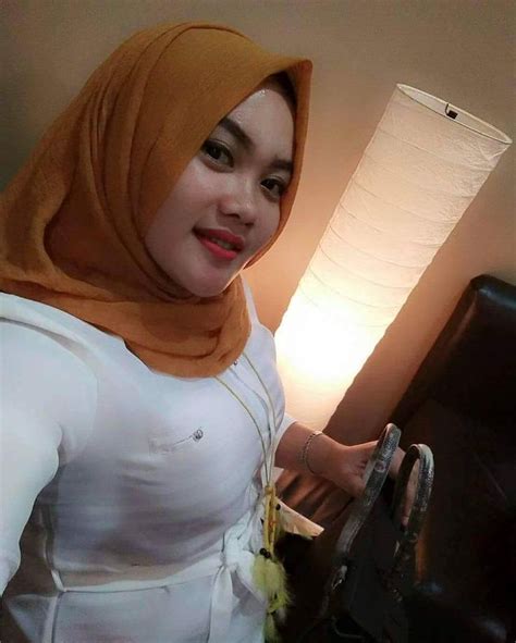 bokep remas susu|Indonesian Cewek Jilbab Remas Susu Porn Videos 